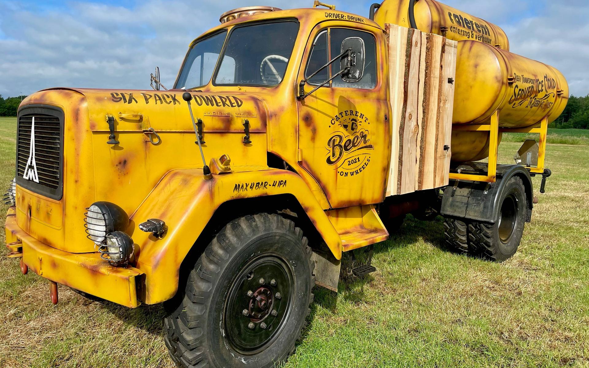 Liefst 4000 liter gekoeld bier levert deze oude truck, goed voor 24.000 glazen.