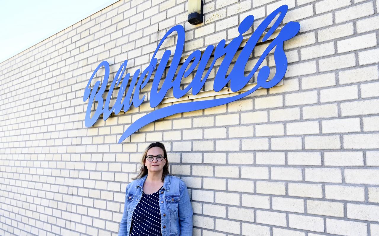 Liesbeth van Leuveren is niet alleen de secretaris van Blue Devils, maar ze voert ook het beheer over de ledenadministratie. Liesbeth van Leuveren is niet alleen de secretaris van Blue Devils, maar ze voert ook het beheer over de ledenadministratie.