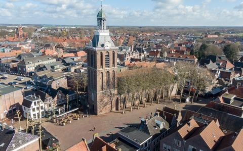 De Grote of Mariakerk in het hart van Meppel. Het oudste deel stamt uit 1432.