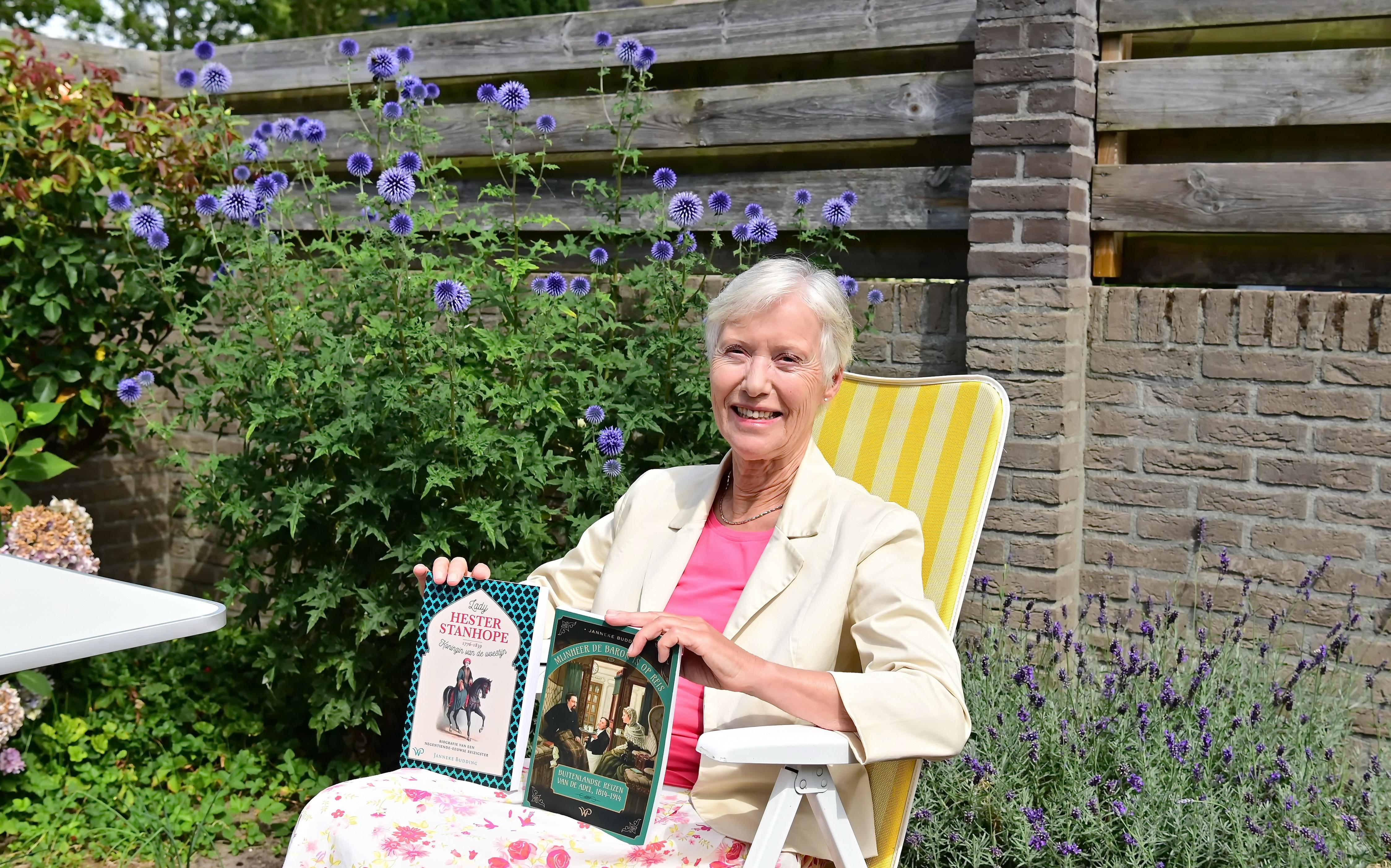 Janneke Budding met haar boek over Lady Hester Stanhope. Janneke Budding met haar boek over Lady Hester Stanhope.
