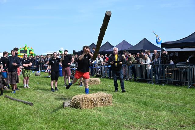 Highlandgames met hemelvaart, zaterdag Bökkers en De Heinoos op één avond in Koekange