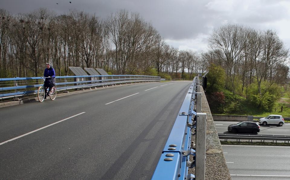 Het viaduct Dekkersland, ter hoogte van de Gorterlaan. Dit is de beste plek voor een aansluiting.
