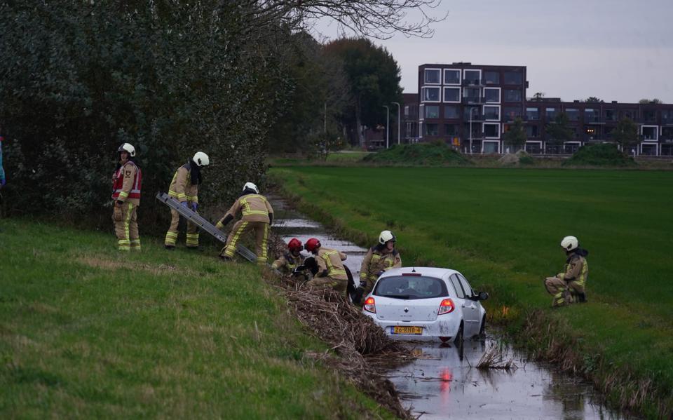 Auto Belandt In Sloot Na Eenzijdig Ongeval Tussen Meppel En Nijeveen ...