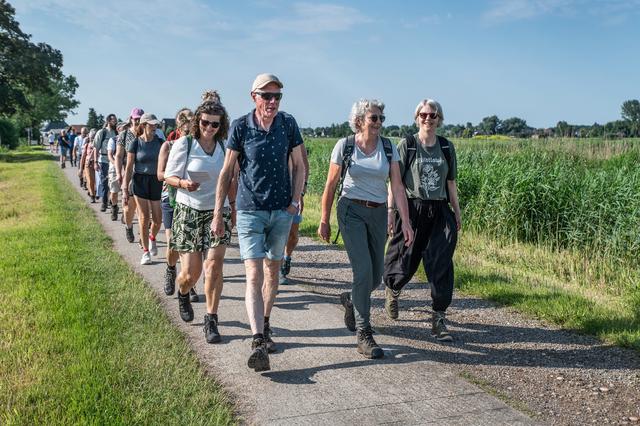 In de voetsporen van het dorp Rouveen, dat wandelde door de Olde Maten en uitkwam op de Diek