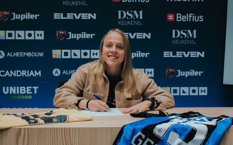 Voetbalster Melanie Gerrits, afkomstig uit Nieuwleusen, heeft een contract getekend bij Club Brugge.