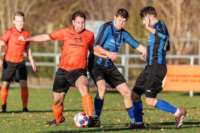 Derdedivisionist Staphorst wacht uitduel op ‘oud kunstgras’ in Huizen; Olde Veste-trainer Steven Wue