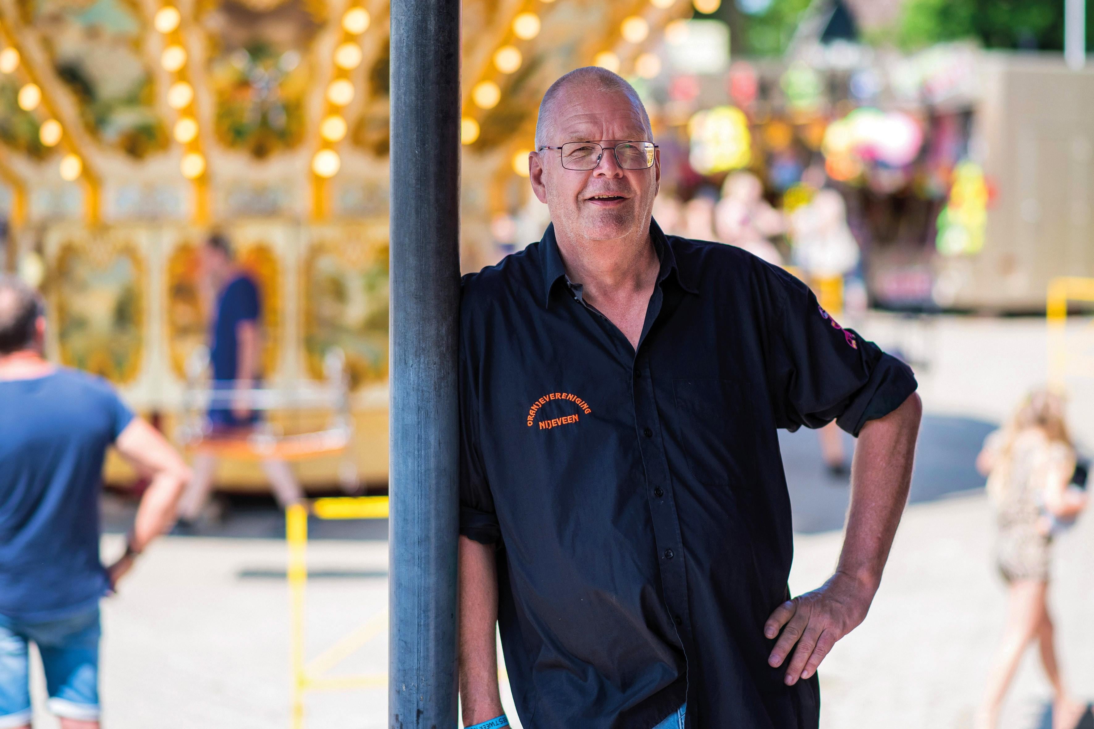 Feesttent in Nijeveen vrijdagavond ontruimd: ‘Het werd echt te gek’