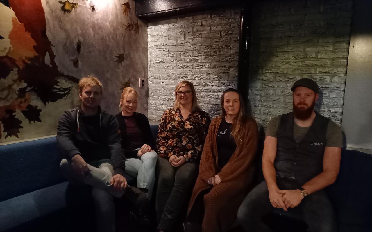 Sylvia, Robert, Marcel, Leonie, Ilse en Wiebe zijn de kartrekkers van de herrijzenis van De Welput. Sylvia, Robert, Marcel, Leonie, Ilse en Wiebe zijn de kartrekkers van de herrijzenis van De Welput.