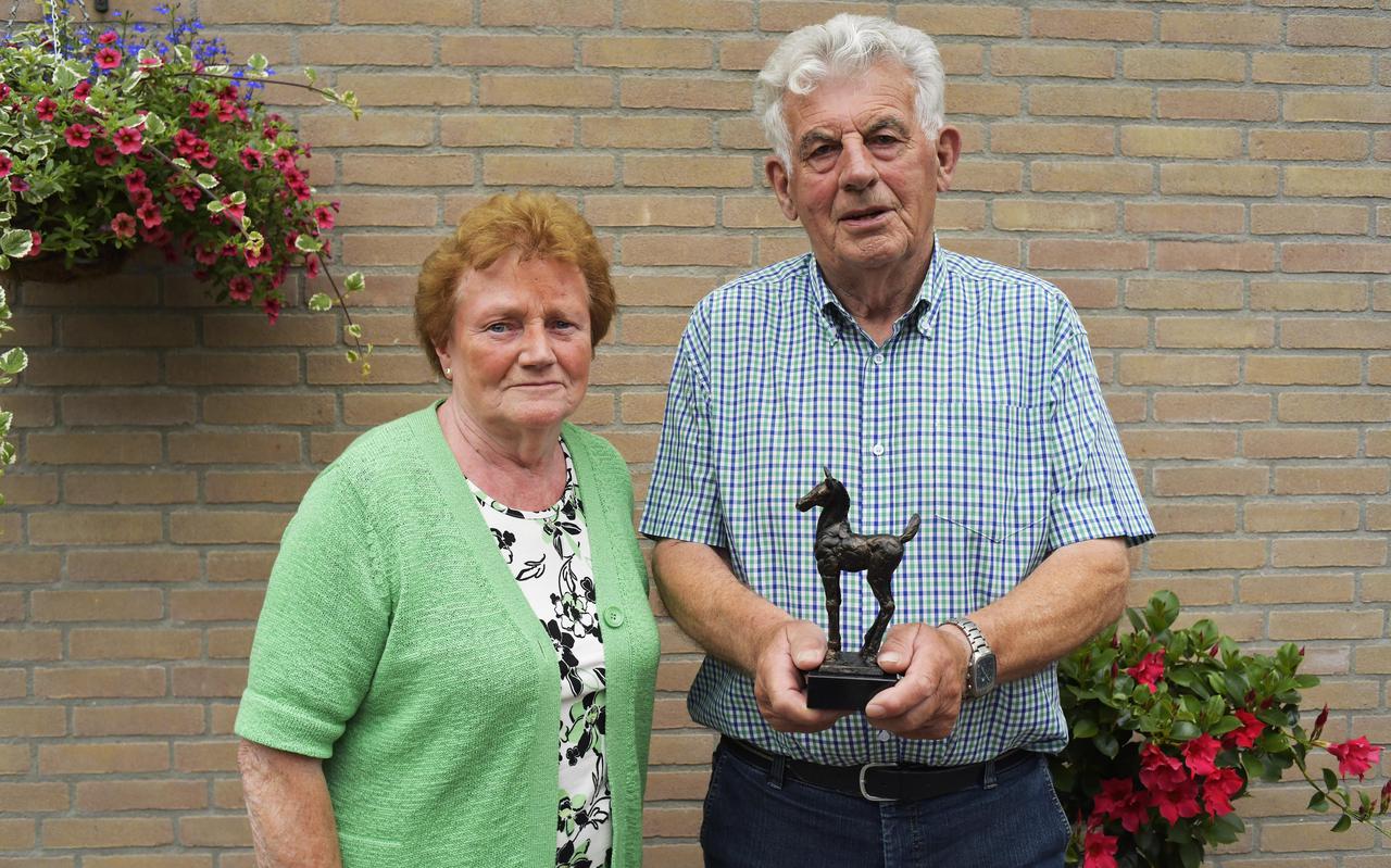 Chris Jan Klok is verkozen tot fokker van het jaar van de regio Drenthe. 'Deze prijs is ook echt voor mijn vrouw Jopie.'