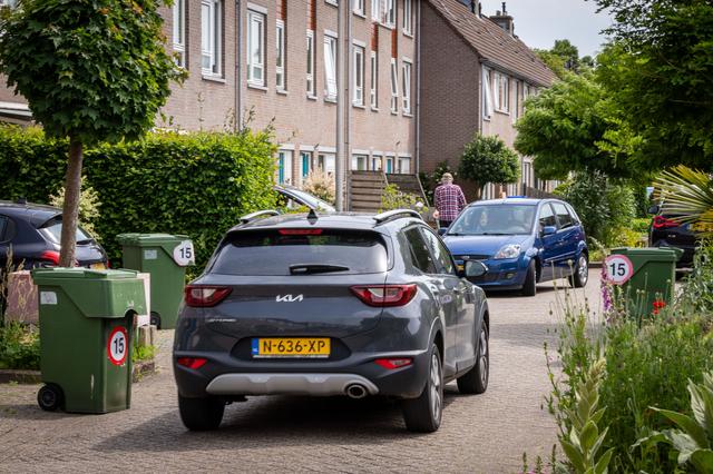 Buurtbewoners Oosterboer slaan alarm over hardrijders en verkeersdrukte door omleiding. Gemeente Mep