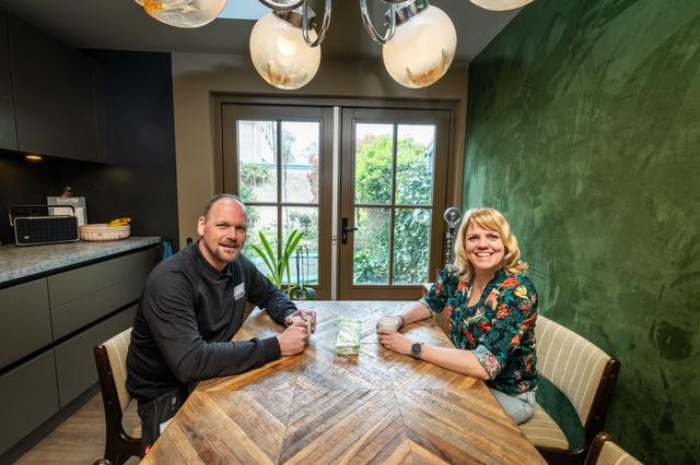 ‘Bij mij gaan radartjes snel draaien’. Agnes en Gerco genieten van sfeervolle woning in Oosterboer