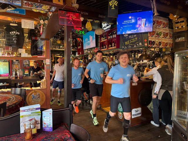 Rennen door cafés, stadhuis en bioscoop: eerste Urban City Run in Meppel. ‘Het is geen traditionele 