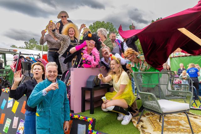 Optocht Ansen trekt veel bekijks en verloopt succesvol | Foto’s