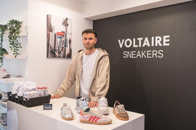 Matthijs opent eerste fysieke winkel Voltaire Sneakers in Meppel: ‘Heel veel positieve reacties’