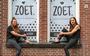 Andrea Dufour (links) en Angelina Blokzijl voor hun toekomstige onderneming ZOET aan het Prinsenplein.