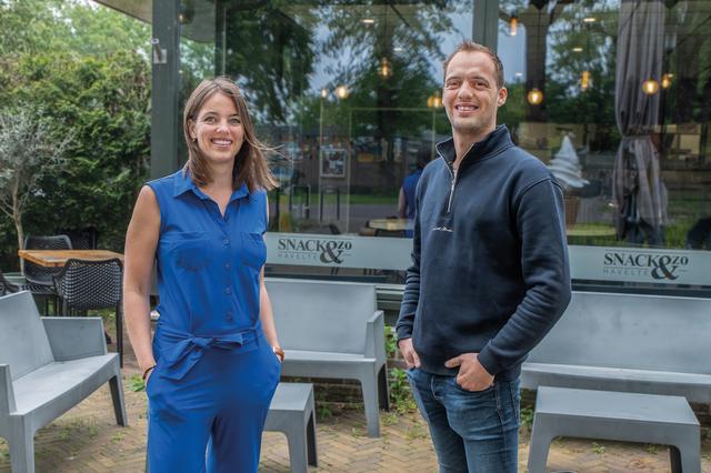 ‘Onze eigen draai eraan geven.’ Mascha Broekman en Boris Bos nemen Snack & Zo in Havelte over