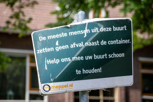 Van bedden tot televisies: bewoners Koedijkslanden in Meppel zijn klaar met gedumpt afval bij onderg
