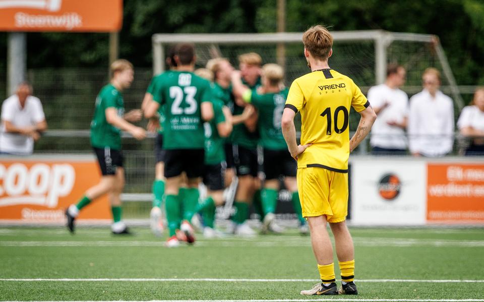 Alcides verloor kansloos van Heerenveense Boys in de finale van de nacompetitie. 