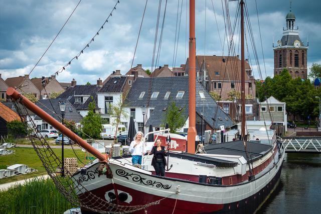 Marjolein en Liset nemen roer over van wijn & bistrobar TOOB in Meppel. ‘We versterken elkaar’