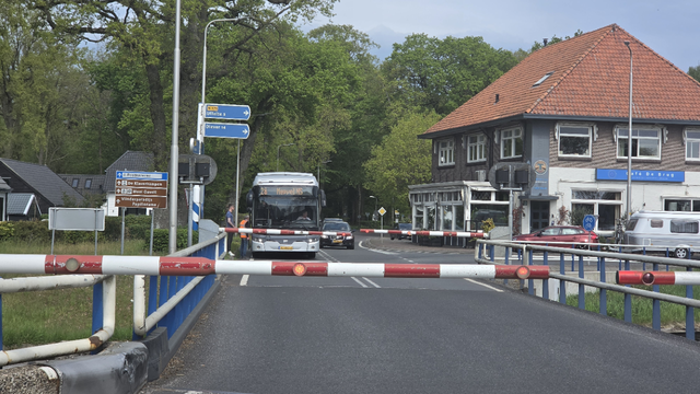 Update: Boskampbrug in Havelte weer open na storing