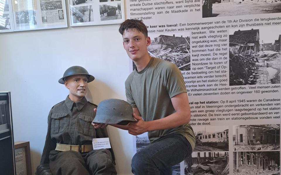 Joris van Looij in het Historisch Centrum van Stichting Oud Meppel. 