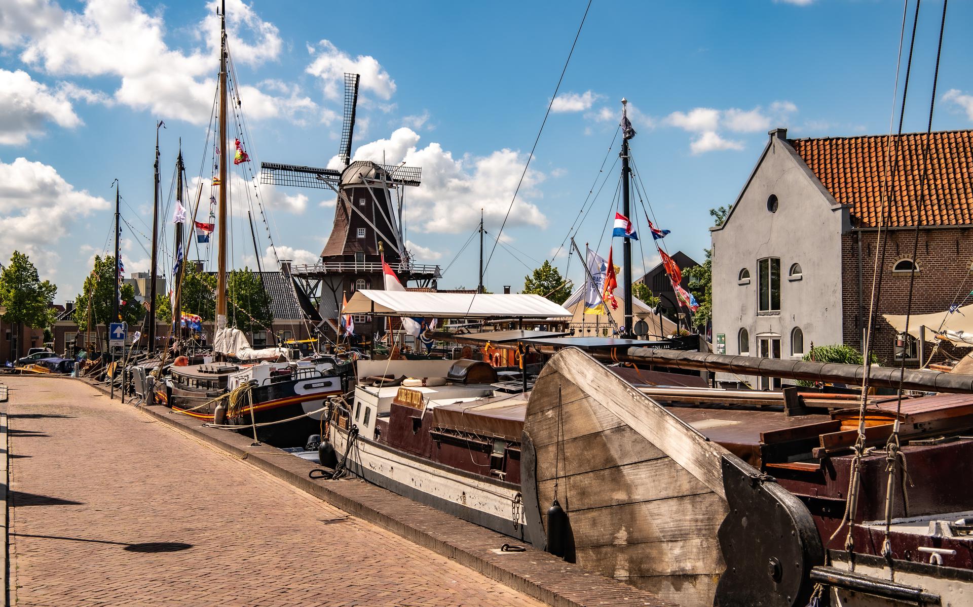 Historische schepen vormen het sfeervolle decor van het Grachtenfestival. 