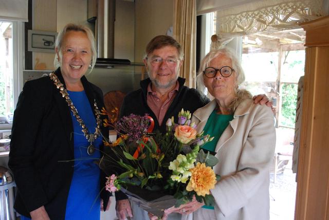 Koos en Zwanny uit Koekange zijn na 60 jaar nog steeds verliefd op elkaar