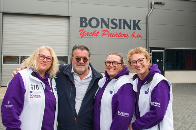 Grannies on Waves uit Zwartsluis vinden sponsor voor hun oceaanroeiboot