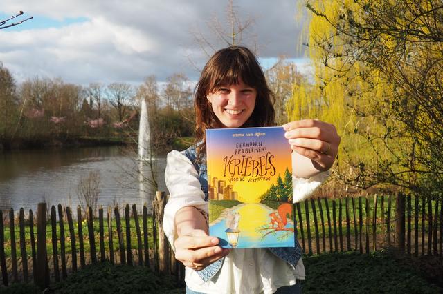 Juf Emma uit Meppel schrijft verhaal over eekhoorns die vastzitten op een eiland: ‘Ik verzin altijd 