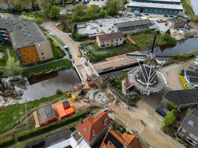 Werkzaamheden aan de Eekmolenbrug in Meppel in volle gang