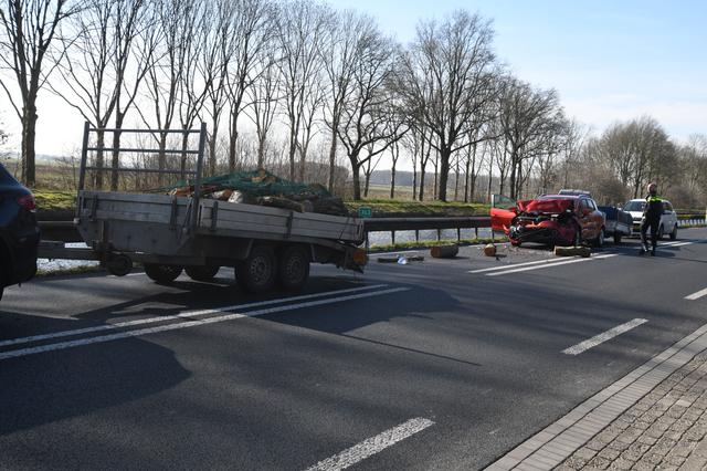 Auto’s botsen op elkaar bij Uffelte