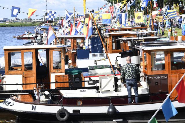 Rijkswaterstaat: Grote Kolksluis in Zwartsluis mag tijdelijk open tijdens de Nationale Sleepbootdage
