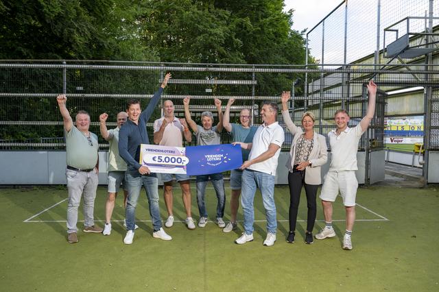 vv Staphorst ontvangt 5000 euro van VriendenLoterij