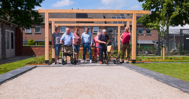 Doe-dag Wooncept zorgt in Steenwijk een jeu-de-boulesbaan. In Meppel is grofvuil opgeruimd