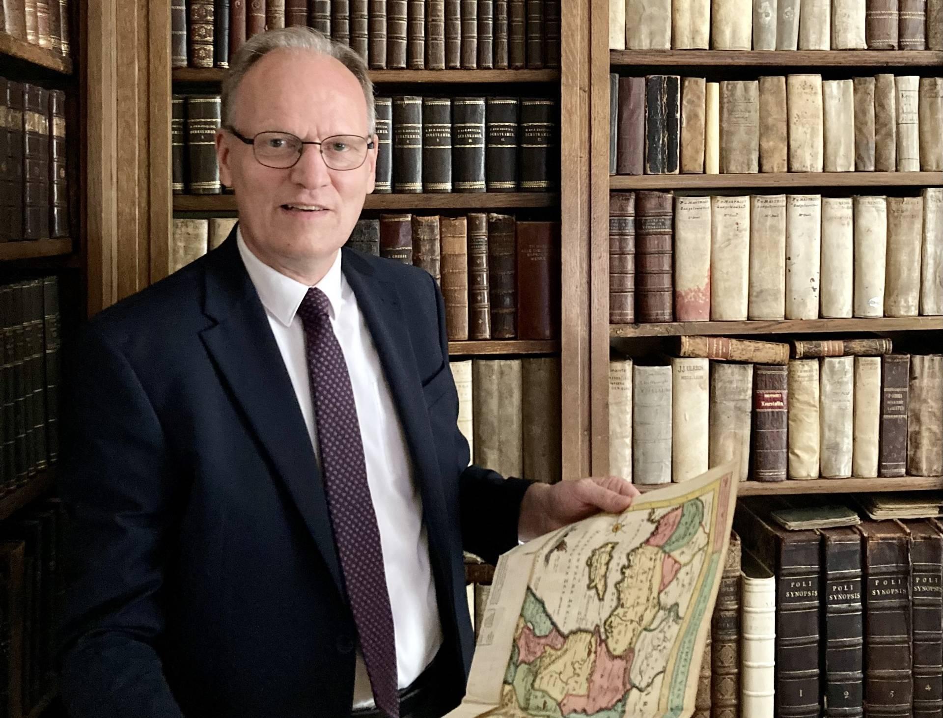 Taxatiemiddag boeken, prenten en foto’s in hotel De Stobbe in Ruinen