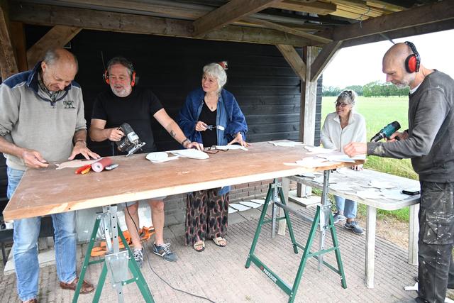 Vergadering van de vogels op de Brink in kader van Kunstzomer Dwingeloo