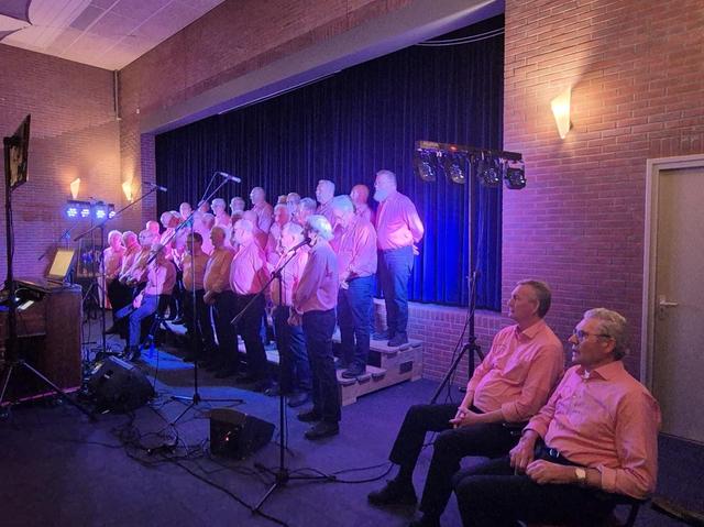 Mannenkoor Uffelte kijkt tevreden terug op jubileumconcert