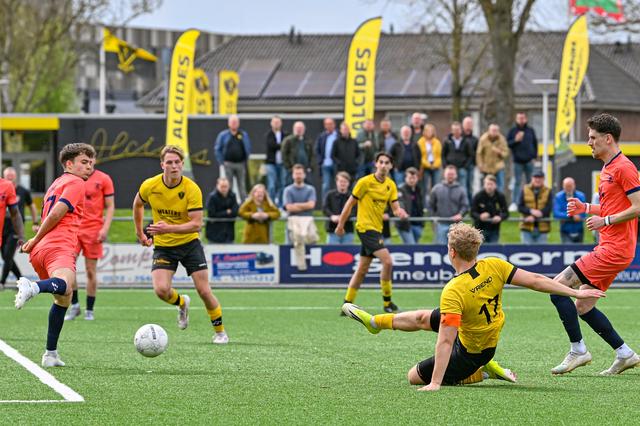 Alcides blijft in spoor van buurman met zege op Roden