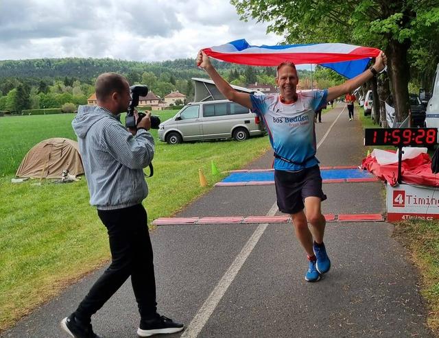 Michiel Huzen loopt 539 kilometer in zes dagen Tsjechië
