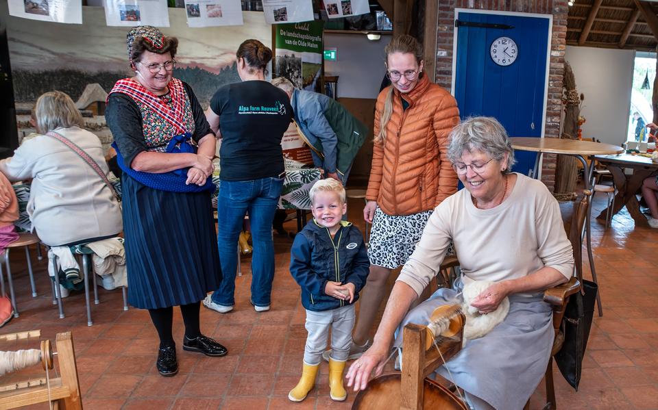 Schapenscheren bij de Veldschuur werd afgelast vanwege de natte vachten van de dieren. Wel waren er andere activiteiten.