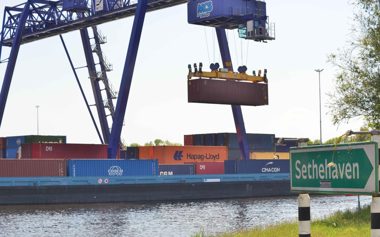 De haven in Meppel is nagenoeg vol. Port of Zwolle kijkt naar Staphorst, maar burgemeester Korteland zegt dat uitbreiding voorlopig van de baan is.