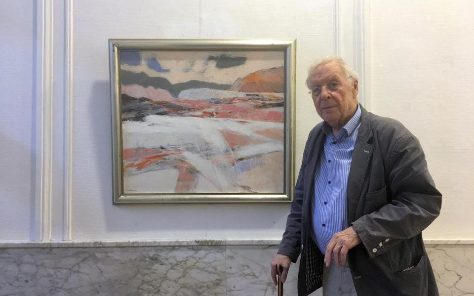 Frans van der Veen bij één van zijn doeken: Hoogvlakte Umbrië (1992).