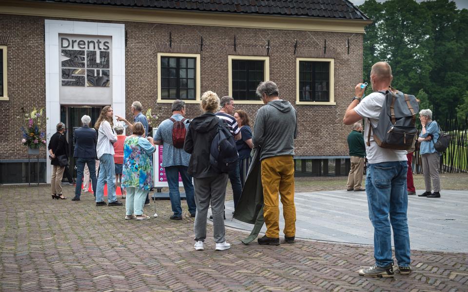 Zaterdagochtend om 11 uur stonden de eerste bezoekers al in de rij voor het Drents Museum.