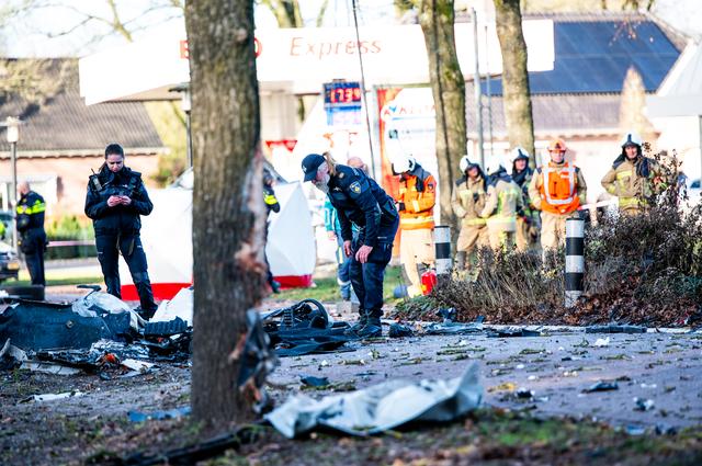 Dodelijk ongeluk met uit elkaar gespatte Tesla dreunt na in Diever. 'Een enorme klap. Mijn koffiekop