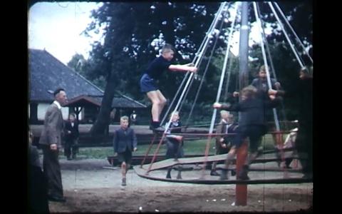 Ga terug naar 1948 met Films van Toen: Schoolreisje Dierentuin Emmen. Video: Drents Archief