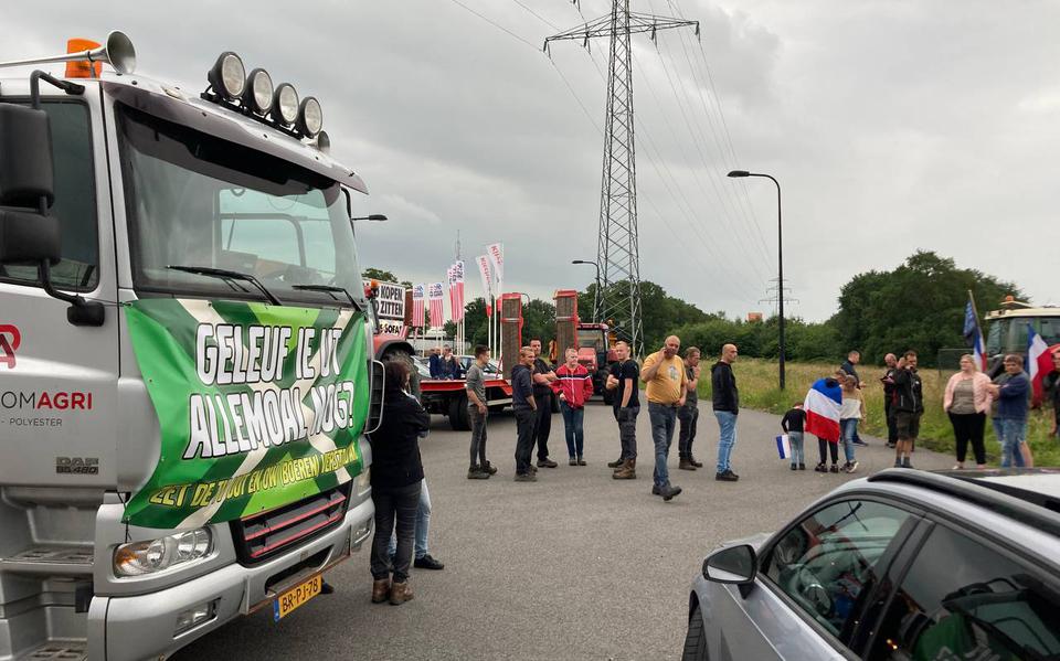 Boeren demonstreren bij Hoogeveen. Foto: DVHN