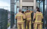 Brandweer bevrijdt voor de zoveelste keer personen uit 'horrorlift' bij het station in Meppel.                                