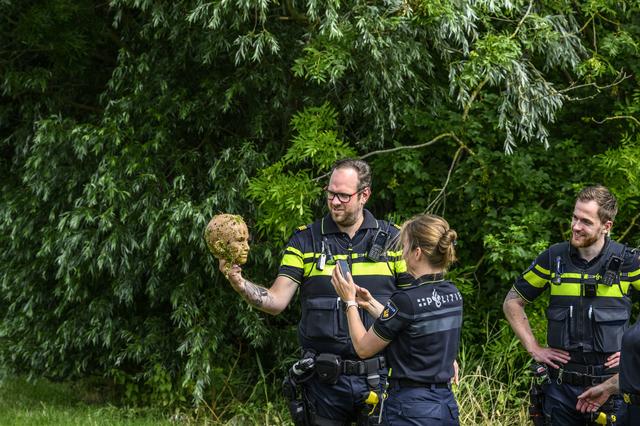 LIVE | ‘Dode’ in het water bij Appingedam blijkt levensechte pop. Waterleiding geknapt in Roden