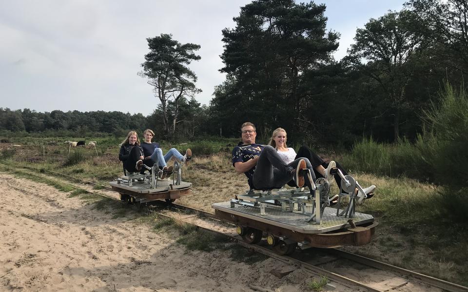Veel gasten hebben lol op het smalle spoor.