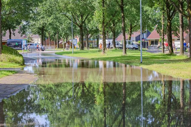 LIVE | Levensechte pop zorgt voor politie-inzet in Appingedam en waterleiding geknapt in Roden
